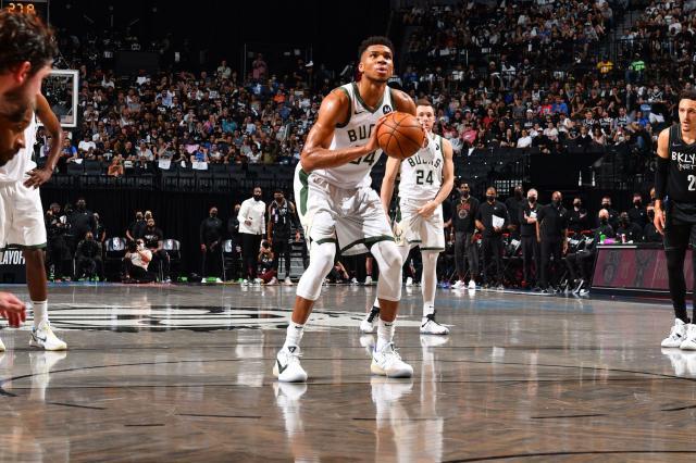 1626103059855008326.jpg giannis-antetokounmpo-nets-free-throw-clock.jpg